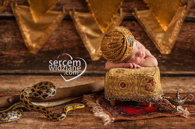 zdjęcia noworodka w stylizacji Alladyn z wężęm