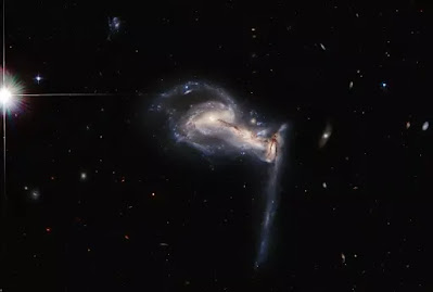 Teleskop Luar Angkasa NASA Menangkap Arp 195