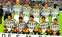 REAL BETIS BALOMPIÉ - Sevilla, España - Temporada 1996-97 - Jaro, Ríos, Jarni, Alexis, Vidakovic y Finidi; Jaime, Alfonso, Merino, Cañas y Nadj - F. C. BARCELONA 3 (Figo (2) y Pizzi), REAL BETIS BALOMPIÉ 2 (Alfonso y Finidi) - 28/06/1997 - Copa del Rey, FINAL - Madrid, estadio Santiago Benabeu - Alineación: Jaro; Jaime, Roberto Ríos, Vidakovic, Merino (Ureña, 64'); Cañas (Pier, 71'), Nadlj (Olías, 85'); Finidi, Alexis, Jarni; y Alfonso - El Barcelona ganó su 23ª Copa de España