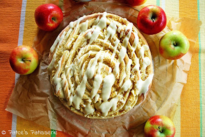 http://patces-patisserie.blogspot.com/2014/03/glasierter-apfel-wickelkuchen-mit-zimt.html