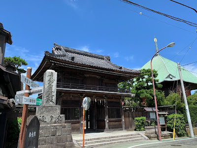 本覚寺・山門（仁王門）