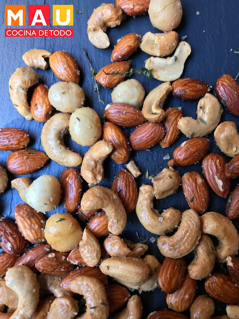 mau cocina de todo nueces tostadas con tomillo almendra horneadas nuez de la india macadamia sal de mar