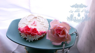 galletas decoradas con glasa con ros modeladas para bautizo