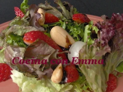 Ensalada con frutos secos y fresas-1