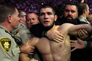 Khabib Nurmagomedov Tendang Sabuk Juara Tony Ferguson