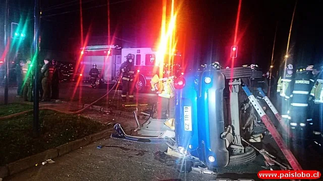 Bomberos concurría a incendio de vivienda cuando colisionó con vehículo particular