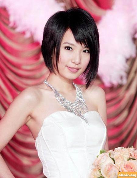 cute hairstyles with bangs. cute short hairstyle with side