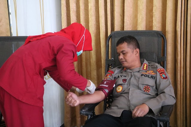 Polda Papua Barat Gelar Aksi Donor Darah Presisi Sambut Hari Bhayangkara Ke 76 