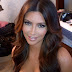 Kim Kardashian Show her Cleavage on Twitter