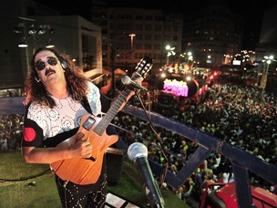 Armandinho convida Moraes Moreira em show no Pelourinho, em Salvador