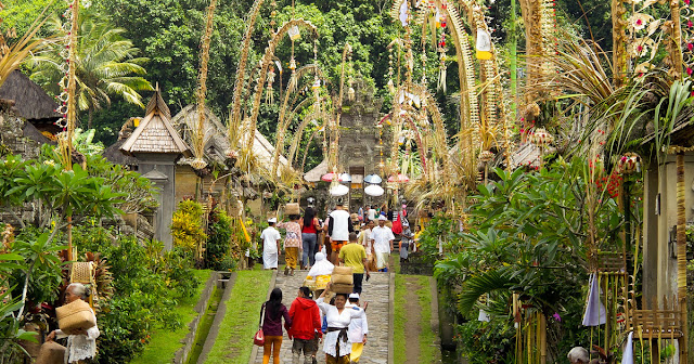 Chính cuộc “bỏ trốn” này vô hình chung đã nên một Bali với nghệ thuật điêu khắc, đặc biệt là điêu khắc gỗ có thể nói là phát triển đỉnh cao so với nhiều quốc gia khác trong khu vực Châu Á mà hai làng cổ Kemenuh và Mas là một trong rất nhiều ví dụ.