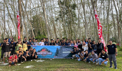 Foto bersama komunitas Honda setelah keseruan Honda Bikers Adventure Camp