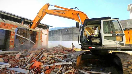 governo rj derruba motel presidio bangu