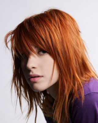 hayley williams hairstyle with bangs. hayley williams haircut