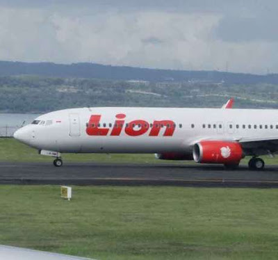 KEJADIAN PETUGAS LION AIR YANG MENAMPAR PENUMPANG