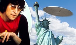 Στις 23 Αυγούστου 1974, ο Τζον Λένον ανέφερε ότι είδε ένα UFO στη Νέα Υόρκη. Η παρατήρηση του Λένον συνέβη όταν ήταν με την προσωπική του γρ...