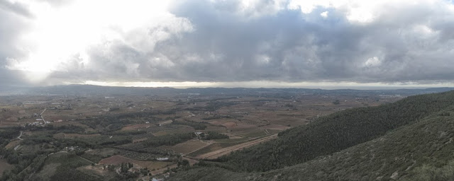 El Castellot-Puig de la Cogulla-Torre de Cal Pascol, panoràmica sobre la plana del Penedès