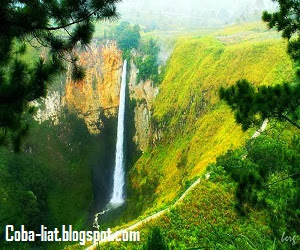 Pemandangan air terjun