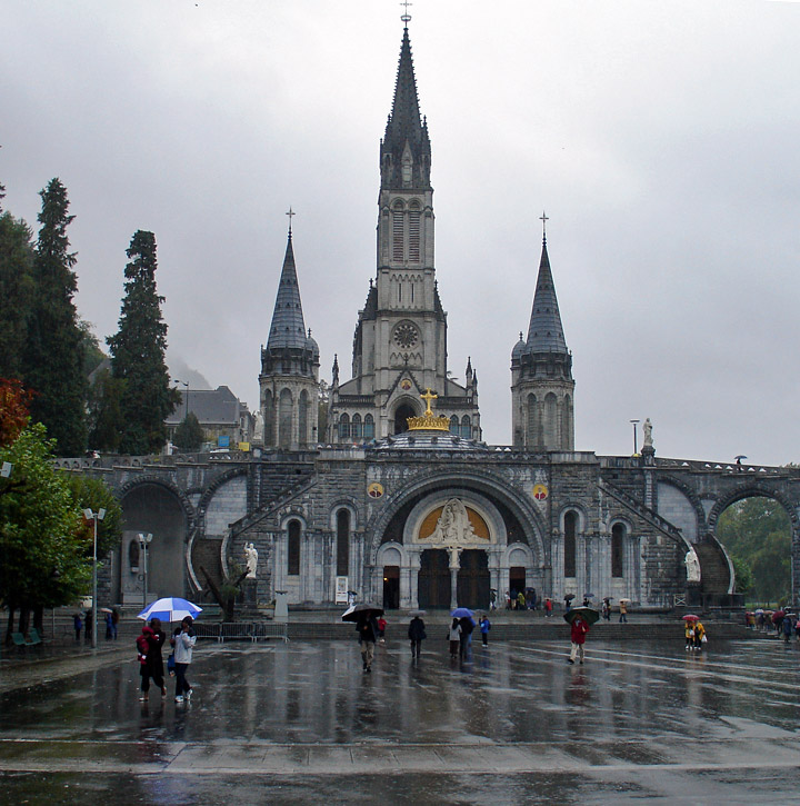 How can travel to Lourdes France