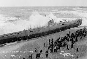 Submarino alemán U-118 varado en la costa de Inglaterra en 1919