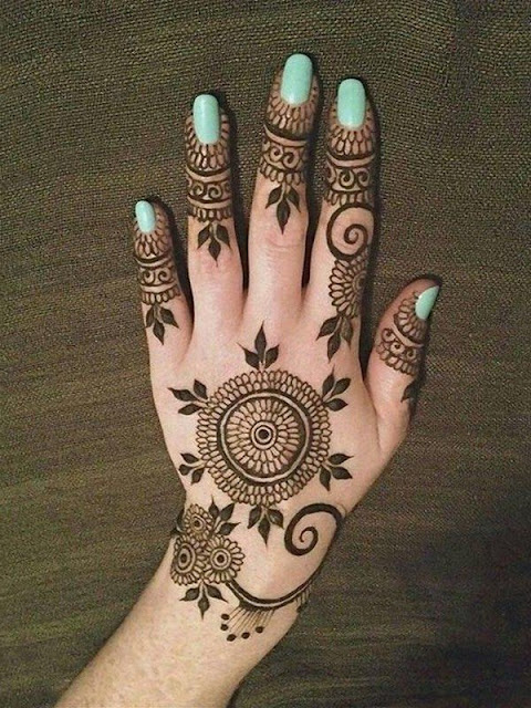 Art Magazine Christmas Mehndi Design