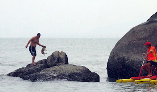 lelaki kejam,campak anjing,dalam laut