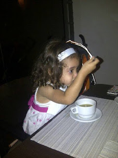 Sophia Hija tomando sopa