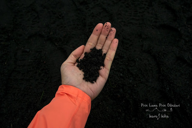 iceland-skogafoss-black-sand