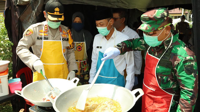 Dapur Umum Gugas Covid-19 OKI Sediakan Kotak Nasi Gratis untuk Warga Terdampak