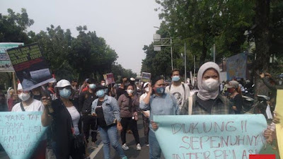 MIRIS! PPKM Dilarang Berkerumun, Tapi Demo Anies Dibiarkan Polisi