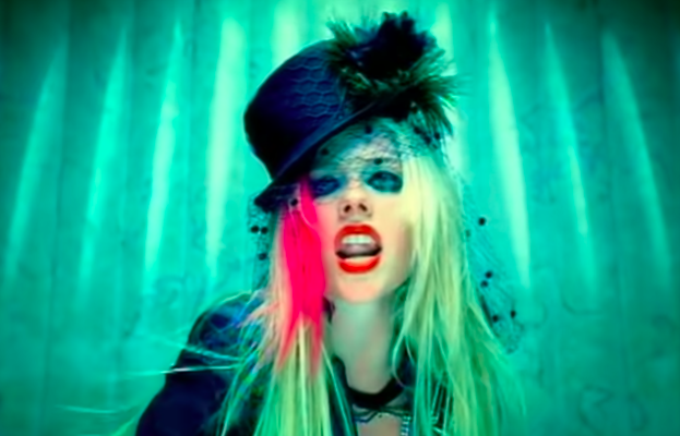 Avril Lavigne en el Top 30 de canciones del 2000 que solo los Gays conocen