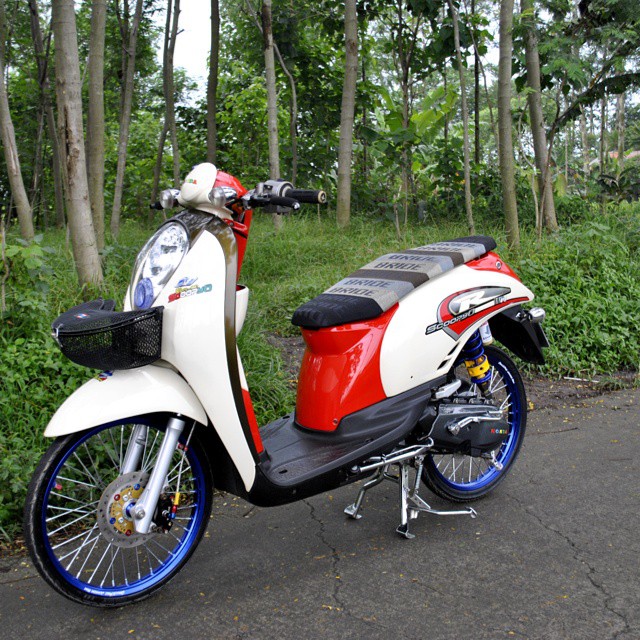 Contoh Modifikasi Motor  Scoopy  Ala Ala Thailook Style 