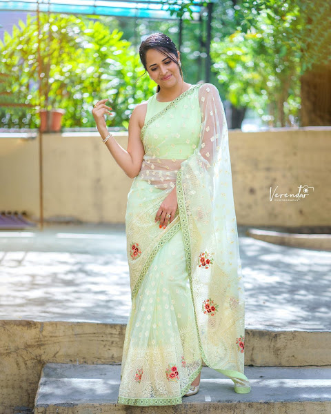 Anasuya%20Bharadwaj%20Latest%20Photoshoot%20In%20Light%20Green%20Saree%20%282%29.jpg