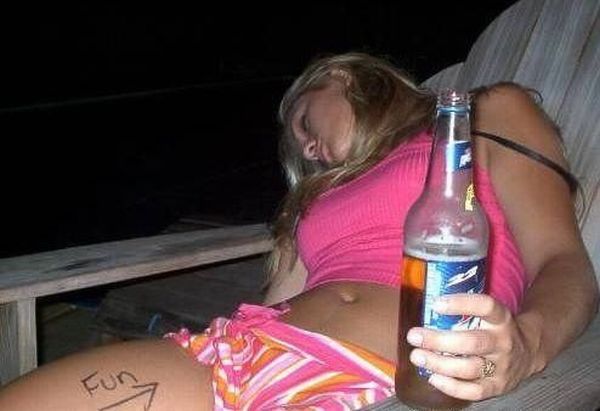 Passed Out Drunk Girls Pictures9