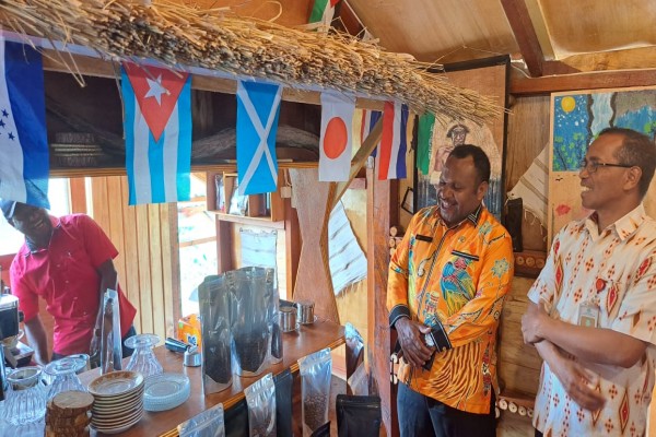 Lekius Yikwa Apresiasi Galerry Of Papua Black Gold Coffee Milik Anak Asli Wamena