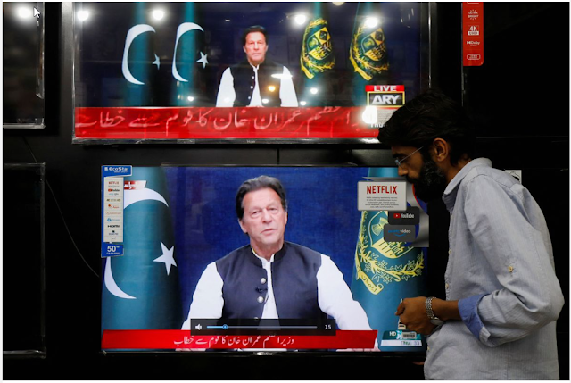 El Parlamento de Pakistán vota a favor de la moción de censura contra el primer ministro, Imran Khan, y lo destituye del poder