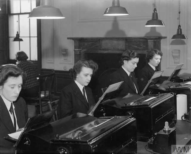 Wrens practicing their typing on 13 January 1942 worldwartwo.filminspector.com