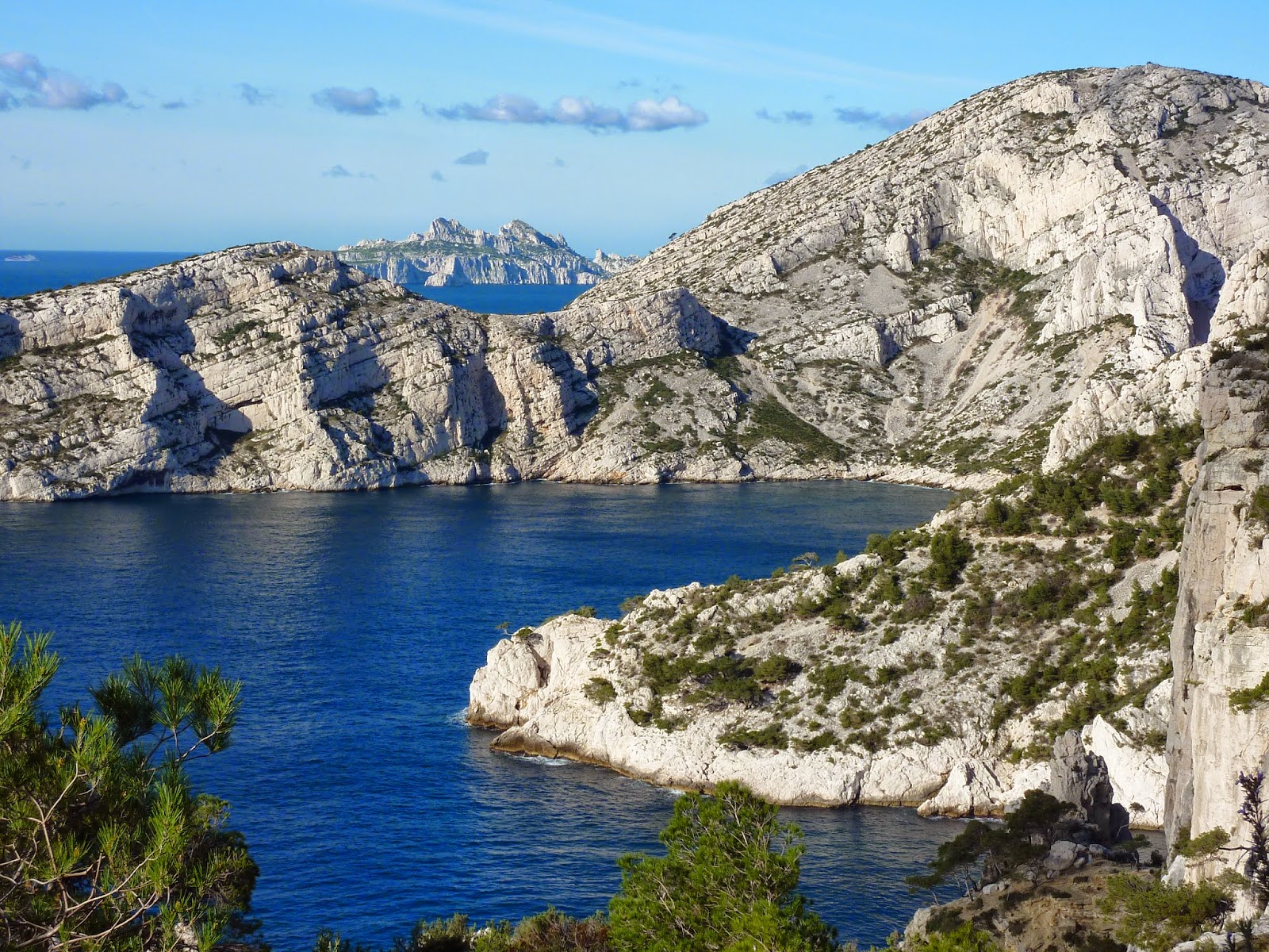 http://www.randonnees-calanques.fr/p/randonnee-sormiou-morgiou-et-sugiton.html