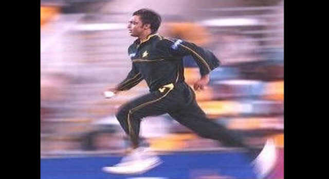 Who is the fastest baller in Pakistan's cricket team?