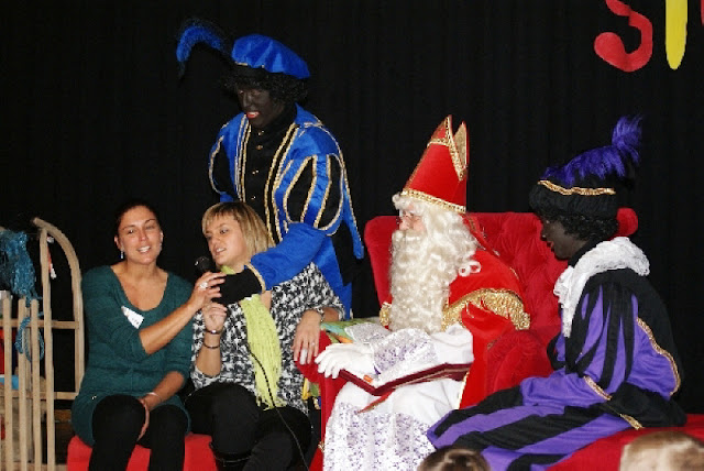 Pro-Fun entertainment, Sinterklaas en piet Rode Lakeien, exclusief Verjaardagsfeest,  Ludieke, grappige  inkom act, ontvangst act, Straattheater, typetjes