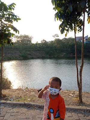 Dzaky di pinggir Waduk UNDIP