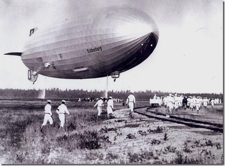 Hindenburg landing at Lakehurst, 1936