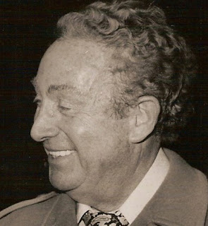 De File:Alain Meilland Charles Trenet printemps de bourges 1977.jpg: Paul kiujcomderivative work: Gilbertus - Commons : File:Alain Meilland Charles Trenet printemps de bourges 1977.jpg, CC BY-SA 3.0, https://commons.wikimedia.org/w/index.php?curid=10588713