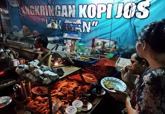 Angkringan Jogja Yang Selalu Ramai Pengunjungnya