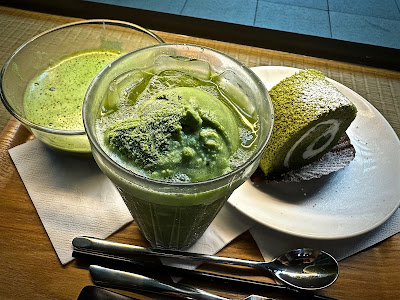 Nana's Green Tea, cakes and desserts