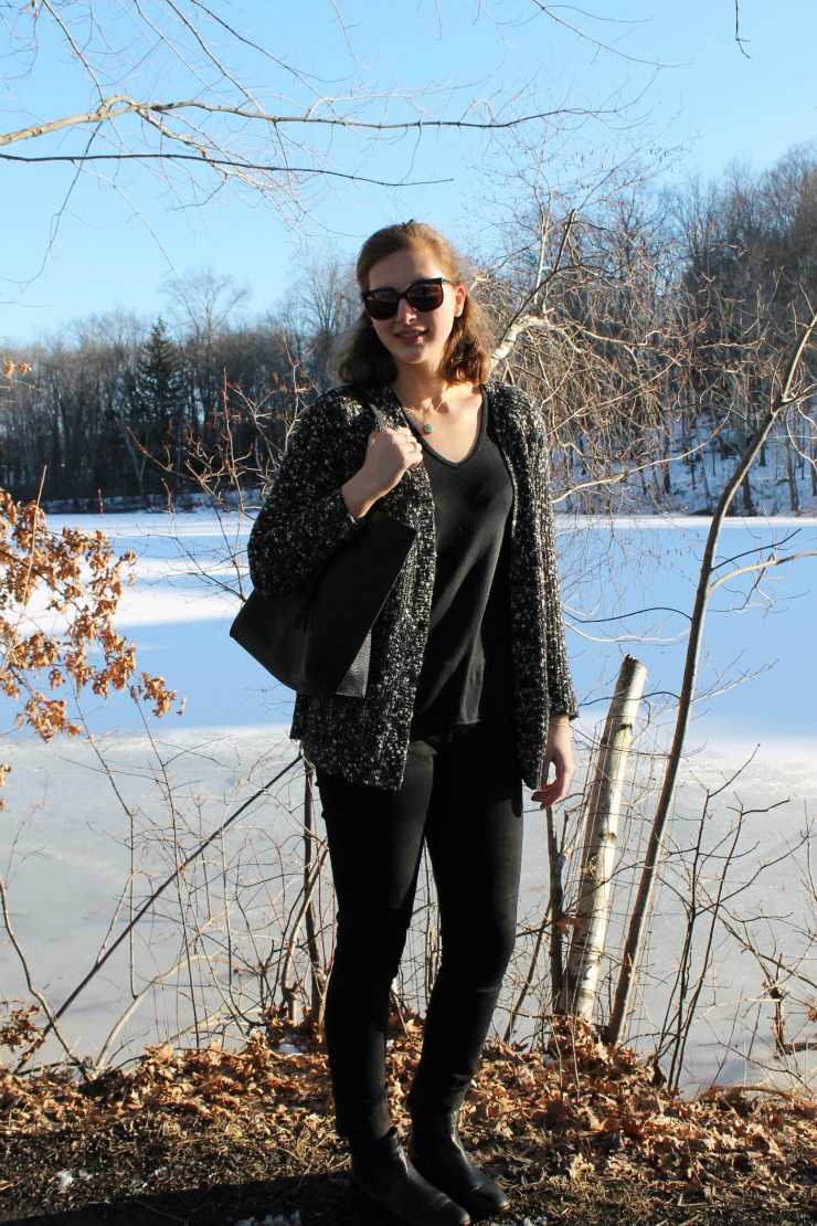 winter cardigan + black skinny jeans + tote bag #fashion