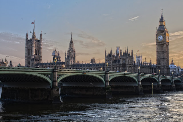 ロンドン　国会議事堂　ビッグベン