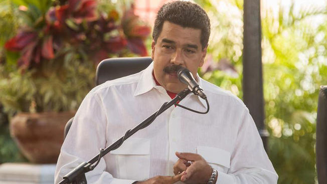 Maduro ordena revisar sentencia que disuelve parlamento