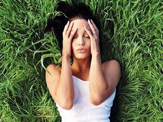 Angelina-Jolie-On-The-Grass-Wallpaper