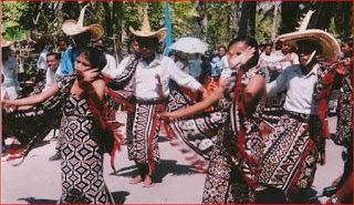 TARIAN MASYARAKAT NUSA  TENGGARA  TIMUR  guruKATRO